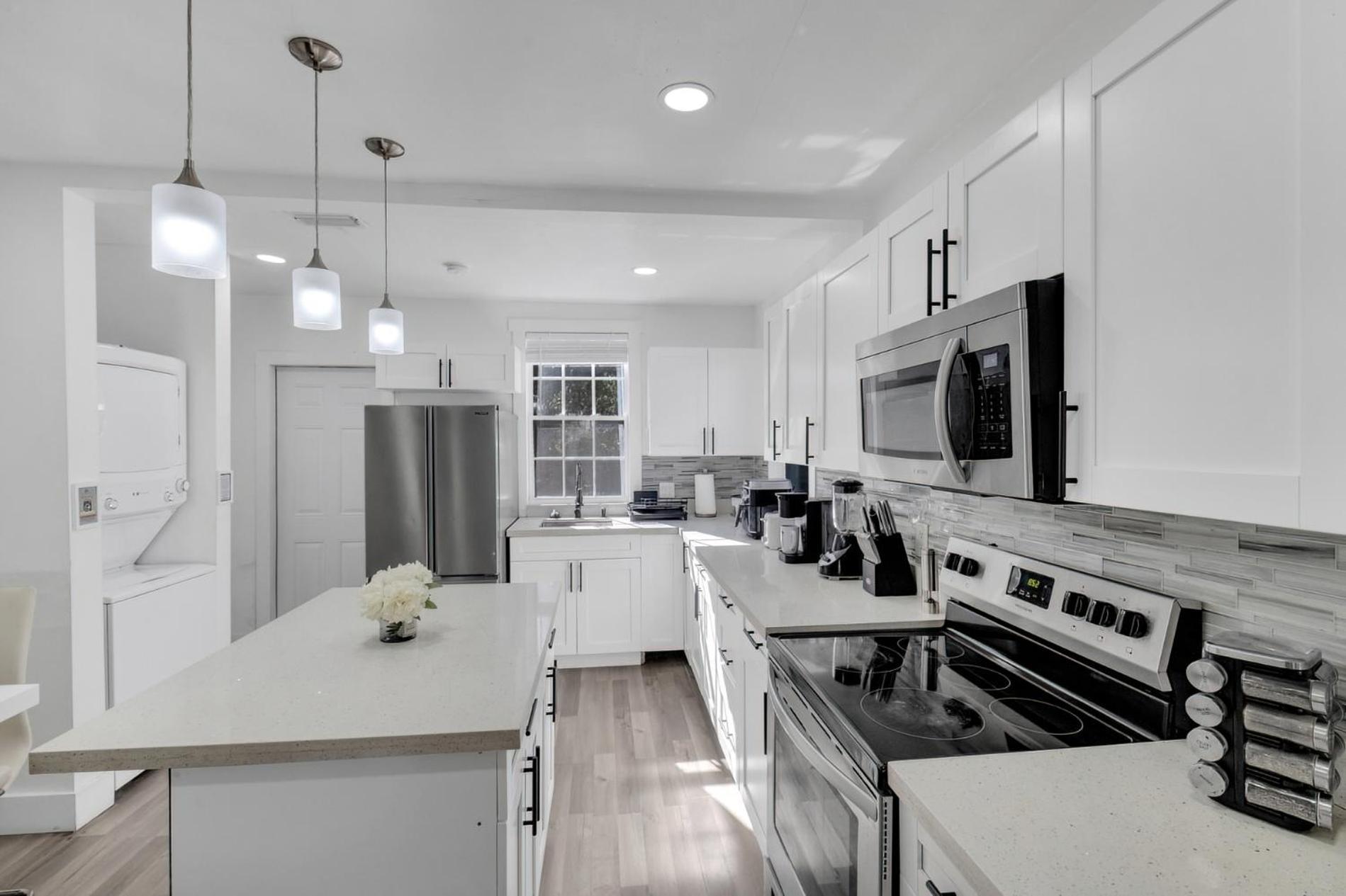 Ferienhaus Happy House Miami! Same Name Everywhere - 3 Bedroom House - 1 King - 3 Queens