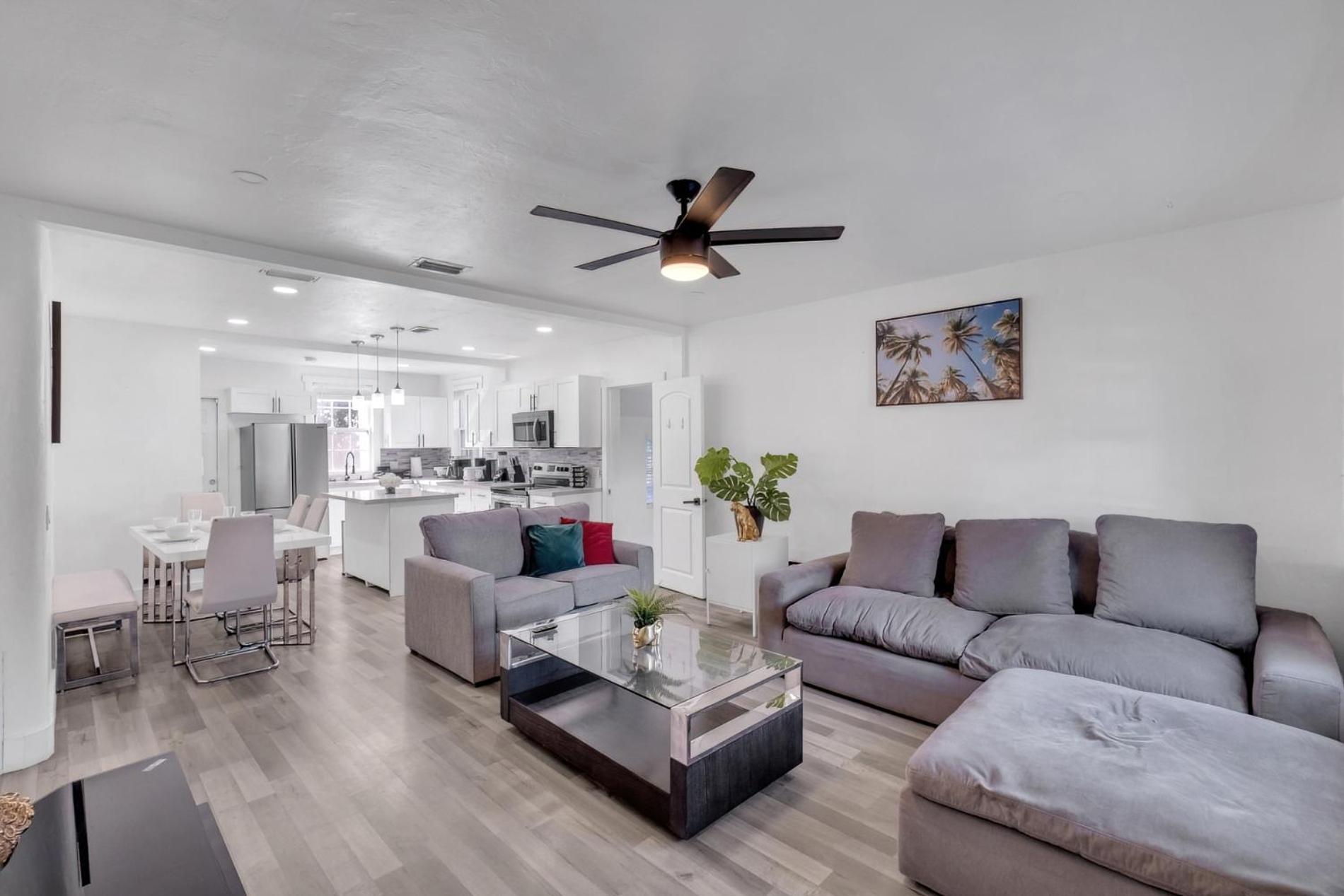 Happy House Miami! Same Name Everywhere - 3 Bedroom House - 1 King - 3 Queens Ferienhaus