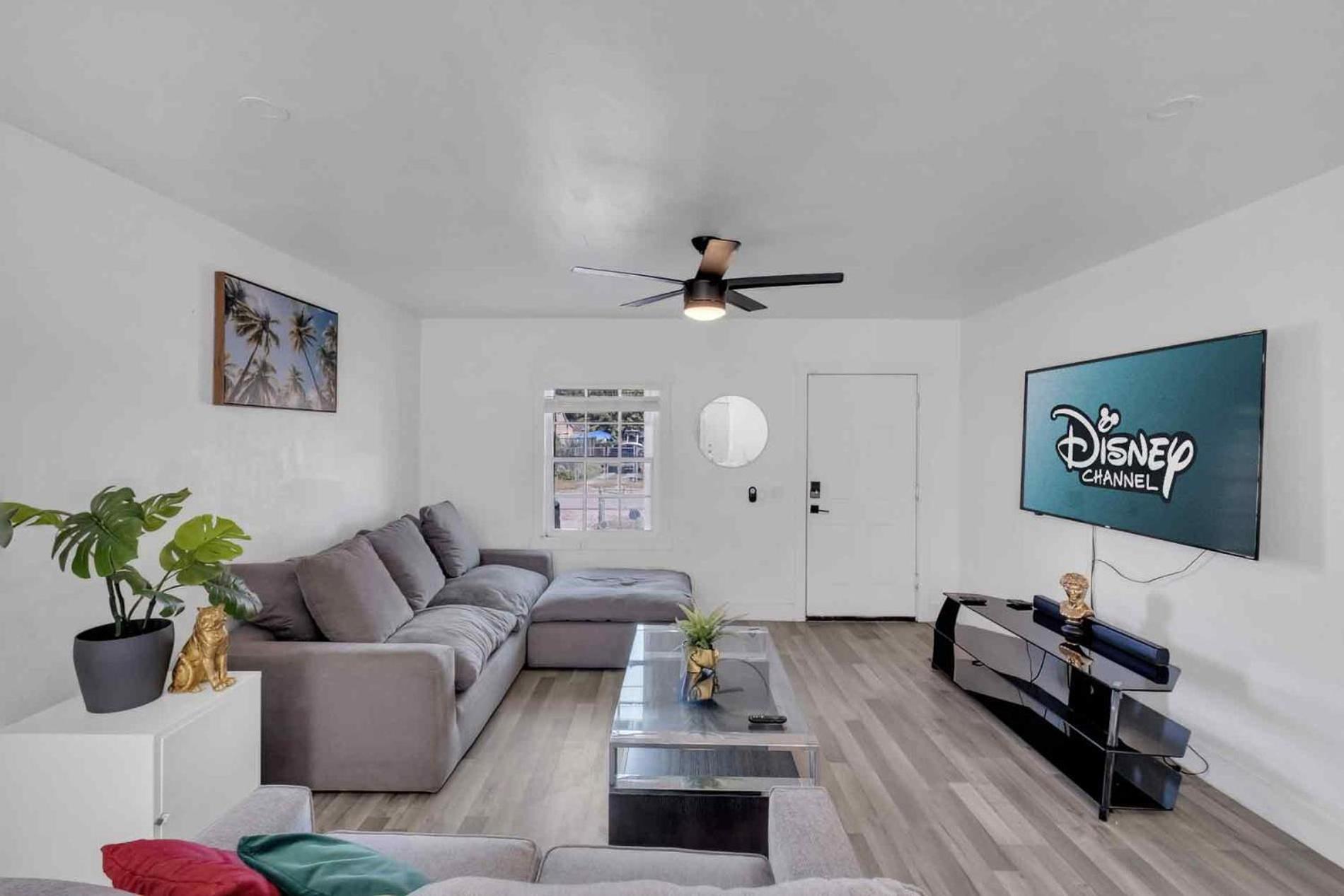 Ferienhaus Happy House Miami! Same Name Everywhere - 3 Bedroom House - 1 King - 3 Queens *